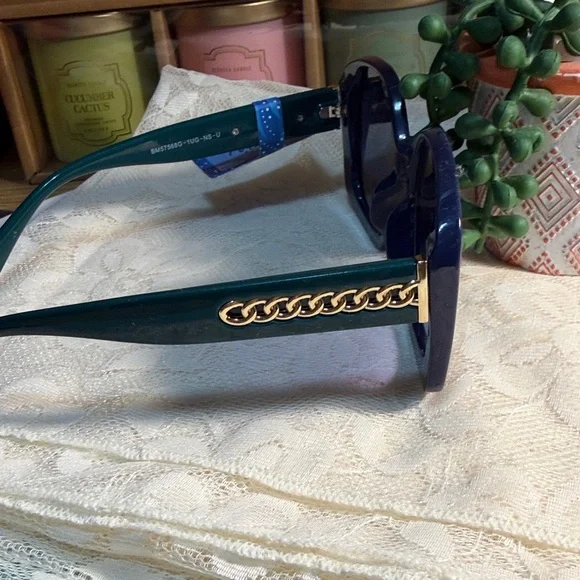 😎😎😎BOGOHO😎😎😎Mackie Navy/Green Oversized Sunglasses w/ Gold Accent - Picture 4 of 8
